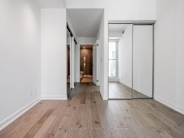 1209 - 1926 Lake Shore Blvd W, Condo with 3 bedrooms, 2 bathrooms and 1 parking in Toronto ON | Image 2