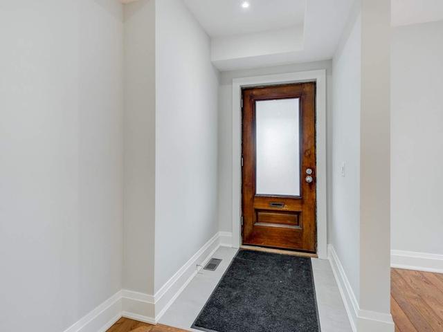 MAIN - 129 Hilton Ave, House detached with 2 bedrooms, 1 bathrooms and 1 parking in Toronto ON | Image 9