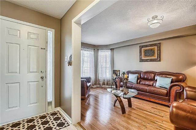 MAIN - 180 Wainscot Ave, House semidetached with 3 bedrooms, 3 bathrooms and 5 parking in Newmarket ON | Image 2