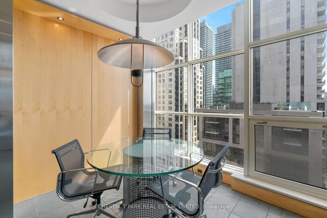 11A - 22 St Thomas St, Condo with 2 bedrooms, 4 bathrooms and 2 parking in Toronto ON | Image 4