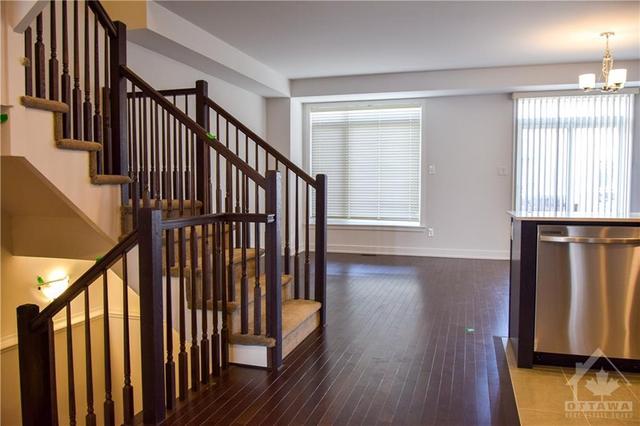 884 Solarium Ave, Townhouse with 4 bedrooms, 3 bathrooms and 3 parking in Manotick ON | Image 4