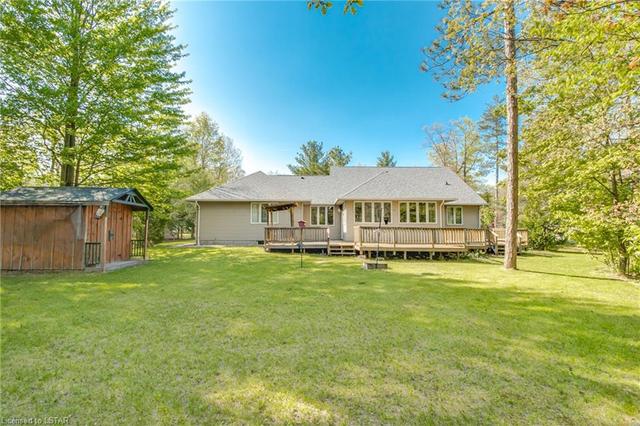 8869 Timberwood Trail, House detached with 5 bedrooms, 2 bathrooms and 12 parking in Grand Bend ON | Image 46