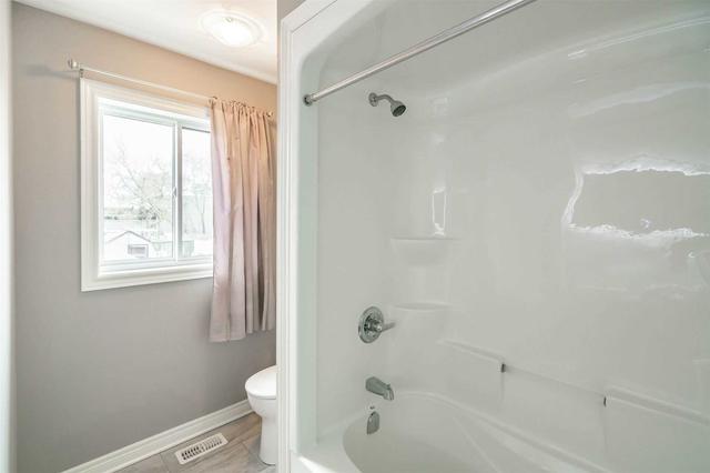MAIN - 11 Edith St, House detached with 3 bedrooms, 1 bathrooms and 1 parking in Saint Catharines ON | Image 5