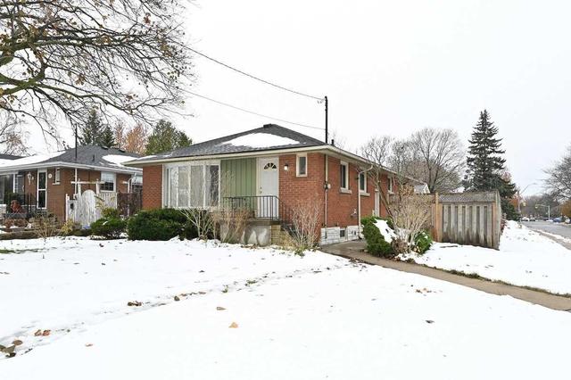 100 West 3rd St, House detached with 5 bedrooms, 2 bathrooms and 3 parking in Hamilton ON | Image 1