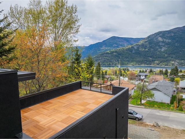B - 616 Richards St, House detached with 3 bedrooms, 3 bathrooms and 2 parking in Nelson BC | Image 5