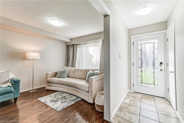 MAIN - 2592 Sherhill Dr, House semidetached with 3 bedrooms, 2 bathrooms and 2 parking in Mississauga ON | Image 3