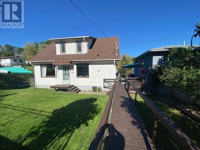 723 13th Ave N, House detached with 3 bedrooms, 2 bathrooms and null parking in Kenora ON | Image 1