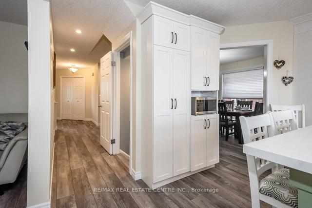 53 Howden Cres, House detached with 4 bedrooms, 4 bathrooms and 4 parking in Guelph ON | Image 2