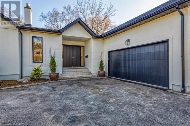 4172 Lakeshore Rd, House detached with 3 bedrooms, 2 bathrooms and 10 parking in Burlington ON | Image 4