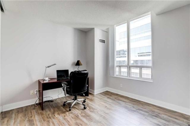 PH210 - 260 Doris Ave, Condo with 3 bedrooms, 2 bathrooms and 1 parking in North York ON | Image 10