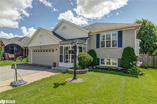 9 Lakewoods Crt, House detached with 4 bedrooms, 2 bathrooms and 6 parking in Barrie ON | Image 1