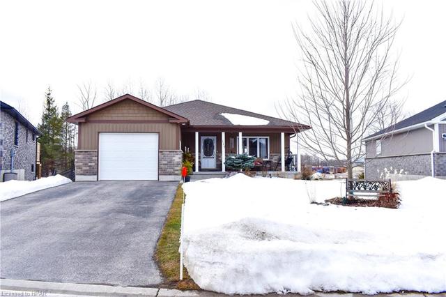 117 Tuffy Macdougall Crt, House detached with 3 bedrooms, 2 bathrooms and 5 parking in Harriston ON | Image 1