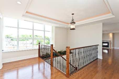 PH14 - 10 Old York Mills Rd, Condo with 2 bedrooms, 3 bathrooms and 2 parking in North York ON | Image 2