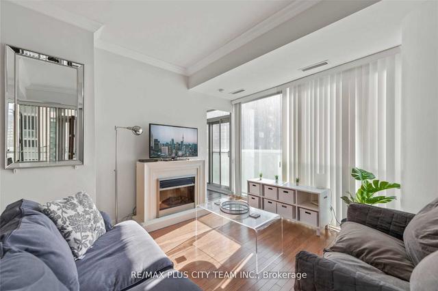 804 - 12 York St, Condo with 3 bedrooms, 2 bathrooms and 1 parking in Toronto ON | Image 27