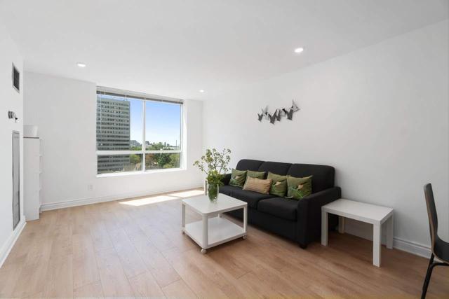 803 - 95 Prince Arthur Ave, Condo with 1 bedrooms, 1 bathrooms and 1 parking in Toronto ON | Image 3