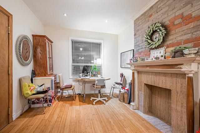MAIN - 1060 Dundas St W, House attached with 2 bedrooms, 1 bathrooms and 0 parking in Toronto ON | Image 5