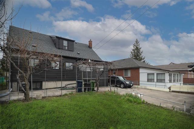 MAIN - 1010 Caledonia Rd, House detached with 2 bedrooms, 1 bathrooms and 1 parking in North York ON | Image 4