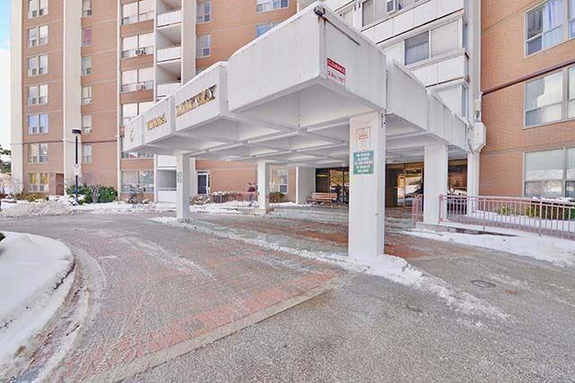 803 - 5 Vicora Linkway, Condo with 3 bedrooms, 2 bathrooms and 1 parking in North York ON | Image 2