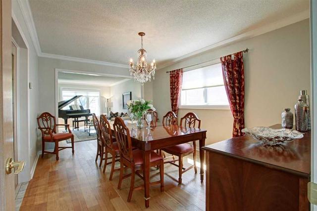 885 Stargazer Dr, House detached with 4 bedrooms, 3 bathrooms and 6 parking in Mississauga ON | Image 2