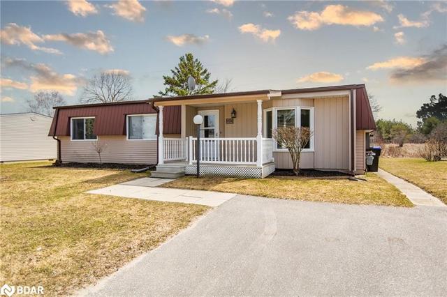 9 Hearts Content, House detached with 2 bedrooms, 2 bathrooms and null parking in Innisfil ON | Image 1