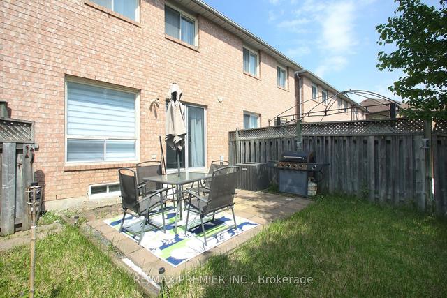 19 Gilgorm Rd, Townhouse with 3 bedrooms, 3 bathrooms and 2 parking in Brampton ON | Image 14