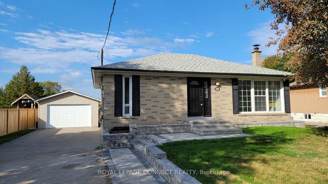MAIN - 208 Hallett Ave, House detached with 3 bedrooms, 1 bathrooms and 2 parking in Whitby ON | Image 1