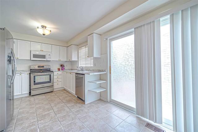 MAIN - 32 Waterdale Rd, House detached with 3 bedrooms, 3 bathrooms and 2 parking in Brampton ON | Image 9