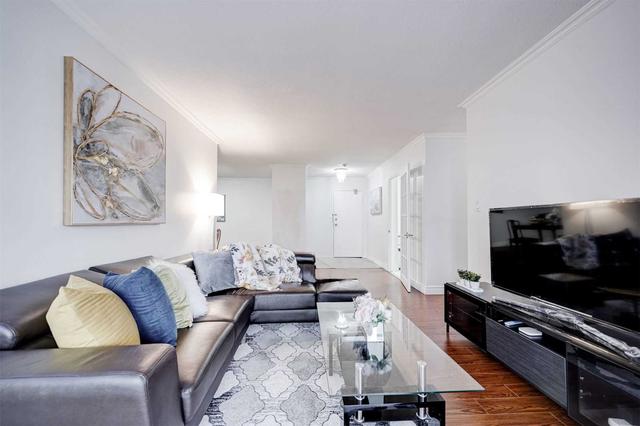909 - 55 Bamburgh Cir, Condo with 3 bedrooms, 2 bathrooms and 2 parking in Scarborough ON | Image 3