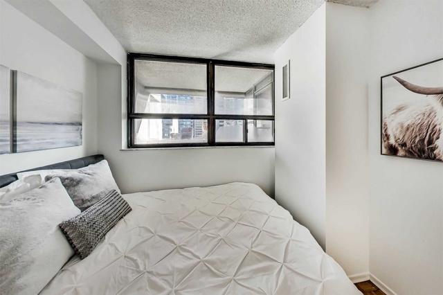 909 - 120 St Patrick St, Condo with 1 bedrooms, 1 bathrooms and 0 parking in Toronto ON | Image 3