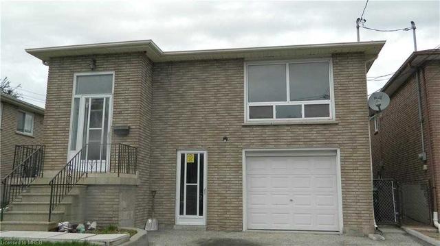 MAIN - 135 Centre St, Home with 3 bedrooms, 1 bathrooms and 2 parking in Bradford ON | Image 1