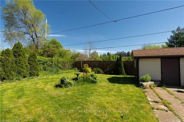 42 Cronyn Cres, House detached with 2 bedrooms, 2 bathrooms and 3 parking in London ON | Image 18