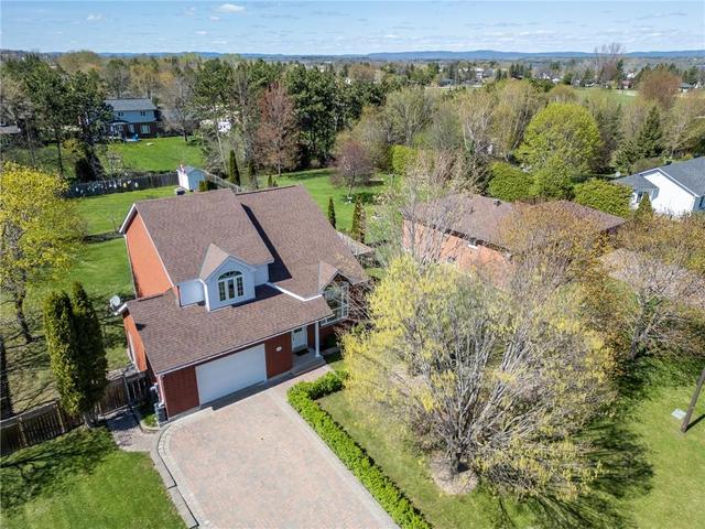 184 Pleasantview Dr, House detached with 4 bedrooms, 3 bathrooms and 6 parking in Laurentian Valley ON | Image 7