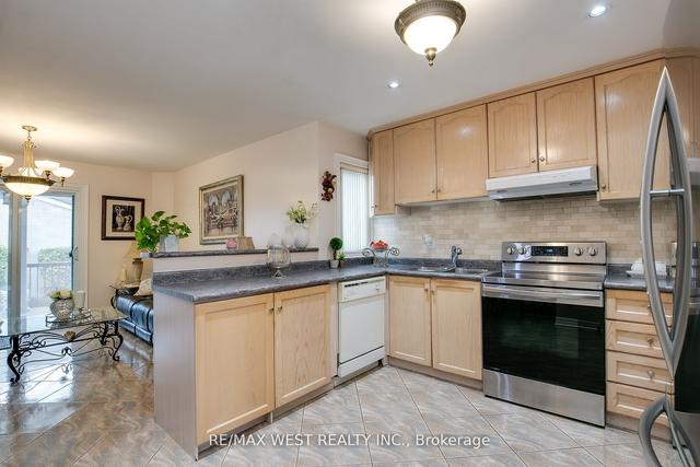 639 Caledonia Rd, House detached with 3 bedrooms, 3 bathrooms and 3 parking in York ON | Image 5