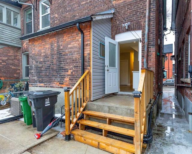 MAIN - 138 Delaware Ave, House semidetached with 2 bedrooms, 1 bathrooms and 0 parking in Toronto ON | Image 4