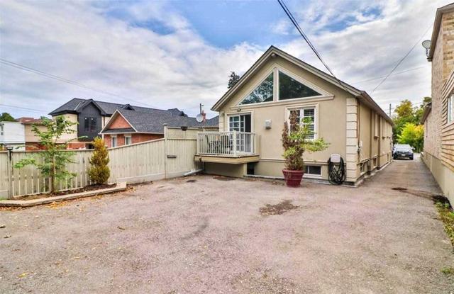 MAIN - 414 Harvie Ave, Home with 3 bedrooms, 2 bathrooms and 1 parking in York ON | Image 2