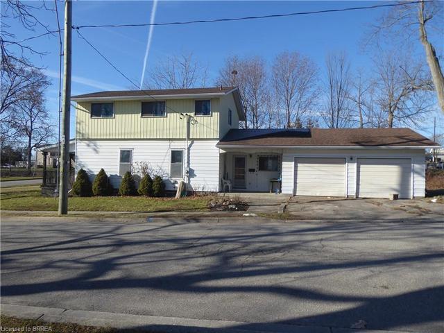 9 High St, House detached with 4 bedrooms, 2 bathrooms and 4 parking in Brant ON | Image 5