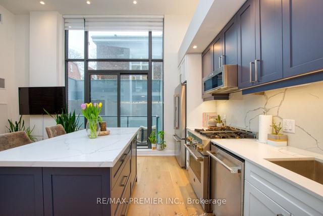 105-430 Roncesvalles Ave, Condo with 2 bedrooms, 2 bathrooms and 2 parking in Toronto ON | Image 6