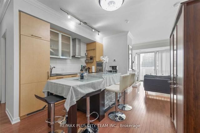 804 - 12 York St, Condo with 3 bedrooms, 2 bathrooms and 1 parking in Toronto ON | Image 28