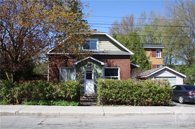 406 Marguerite Ave, House detached with 3 bedrooms, 2 bathrooms and 4 parking in Ottawa ON | Image 1