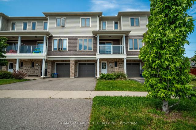 41 Oliver Ln, Townhouse with 2 bedrooms, 3 bathrooms and 2 parking in St. Catharines ON | Image 1