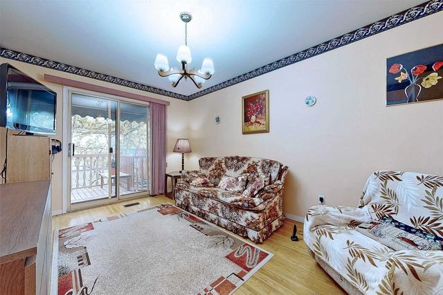 884 Flagship Dr, House semidetached with 3 bedrooms, 2 bathrooms and 3 parking in Mississauga ON | Image 9