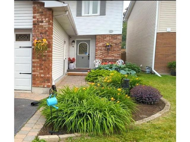 4 Wolfgang Dr, House detached with 3 bedrooms, 3 bathrooms and 2 parking in Nepean ON | Image 3