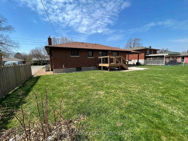 MAIN - 412 Bunting Rd, House detached with 3 bedrooms, 1 bathrooms and 2 parking in Saint Catharines ON | Image 16