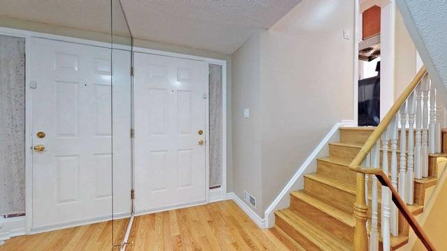 884 Thistle Down Cir, House detached with 3 bedrooms, 3 bathrooms and 5 parking in Mississauga ON | Image 7