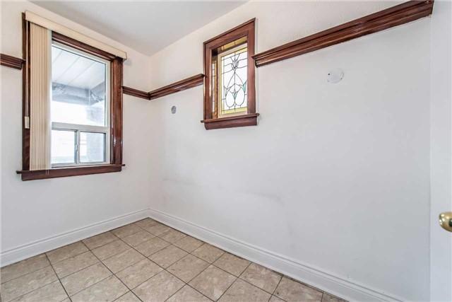 1593 Dufferin St, House detached with 5 bedrooms, 4 bathrooms and 3 parking in Toronto ON | Image 3