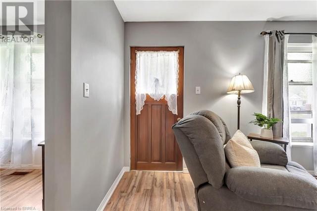8 Walnut St, House detached with 3 bedrooms, 1 bathrooms and 3 parking in Brantford ON | Image 7