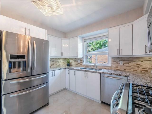 MAIN - 202 Renforth Dr, House detached with 3 bedrooms, 2 bathrooms and 2 parking in Etobicoke ON | Image 4