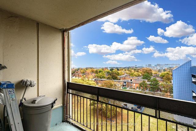 823 - 4645 Jane St, Condo with 2 bedrooms, 1 bathrooms and 1 parking in North York ON | Image 8