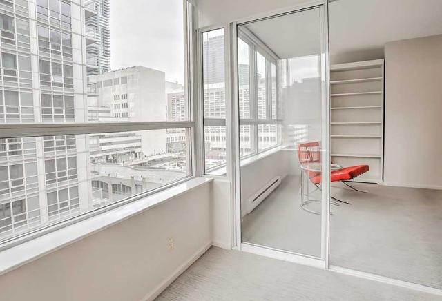 909 - 717 Bay St, Condo with 1 bedrooms, 1 bathrooms and 0 parking in Toronto ON | Image 4