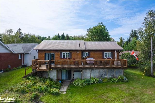 90 Beaumont Dr, House detached with 4 bedrooms, 2 bathrooms and 6 parking in Bracebridge ON | Image 1